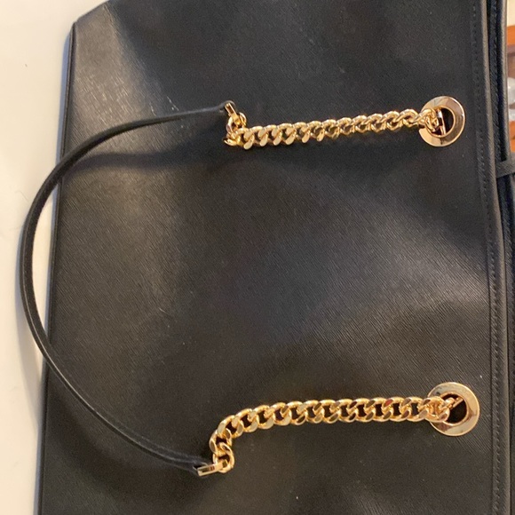 Brand new Michael Kors tote smoke and pet free home - Picture 4 of 4